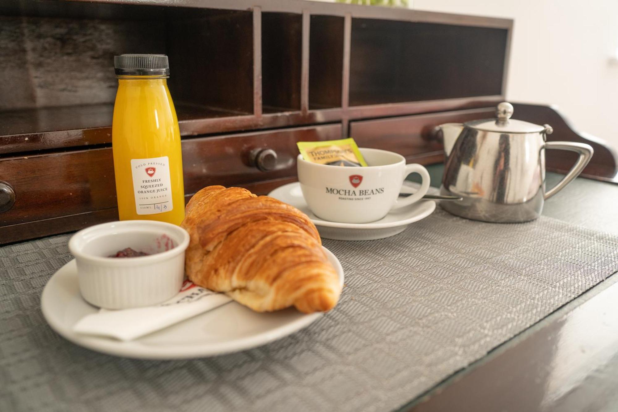 Bed and Breakfast Mocha Newcastle Голуэй Экстерьер фото