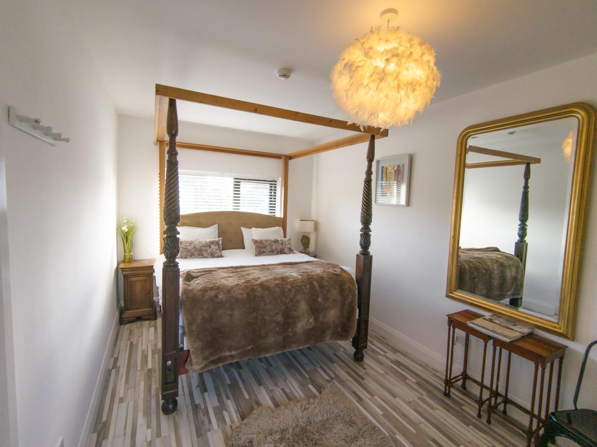 Bed and Breakfast Mocha Newcastle Голуэй Экстерьер фото