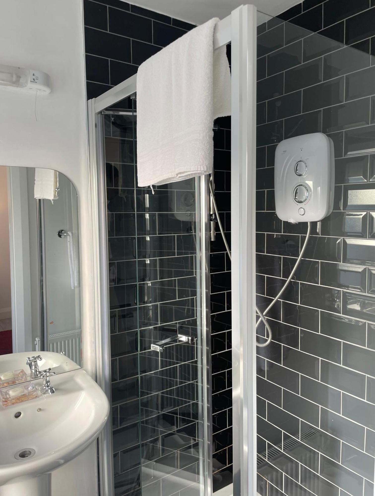 Bed and Breakfast Mocha Newcastle Голуэй Экстерьер фото