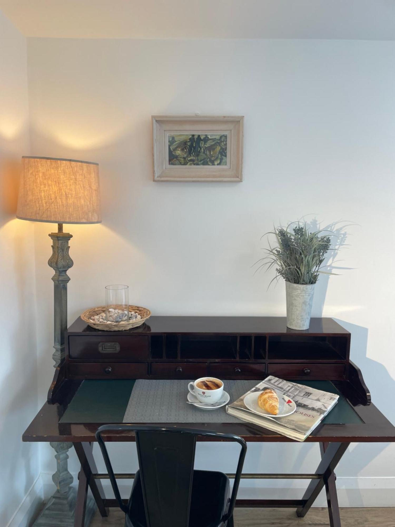 Bed and Breakfast Mocha Newcastle Голуэй Экстерьер фото