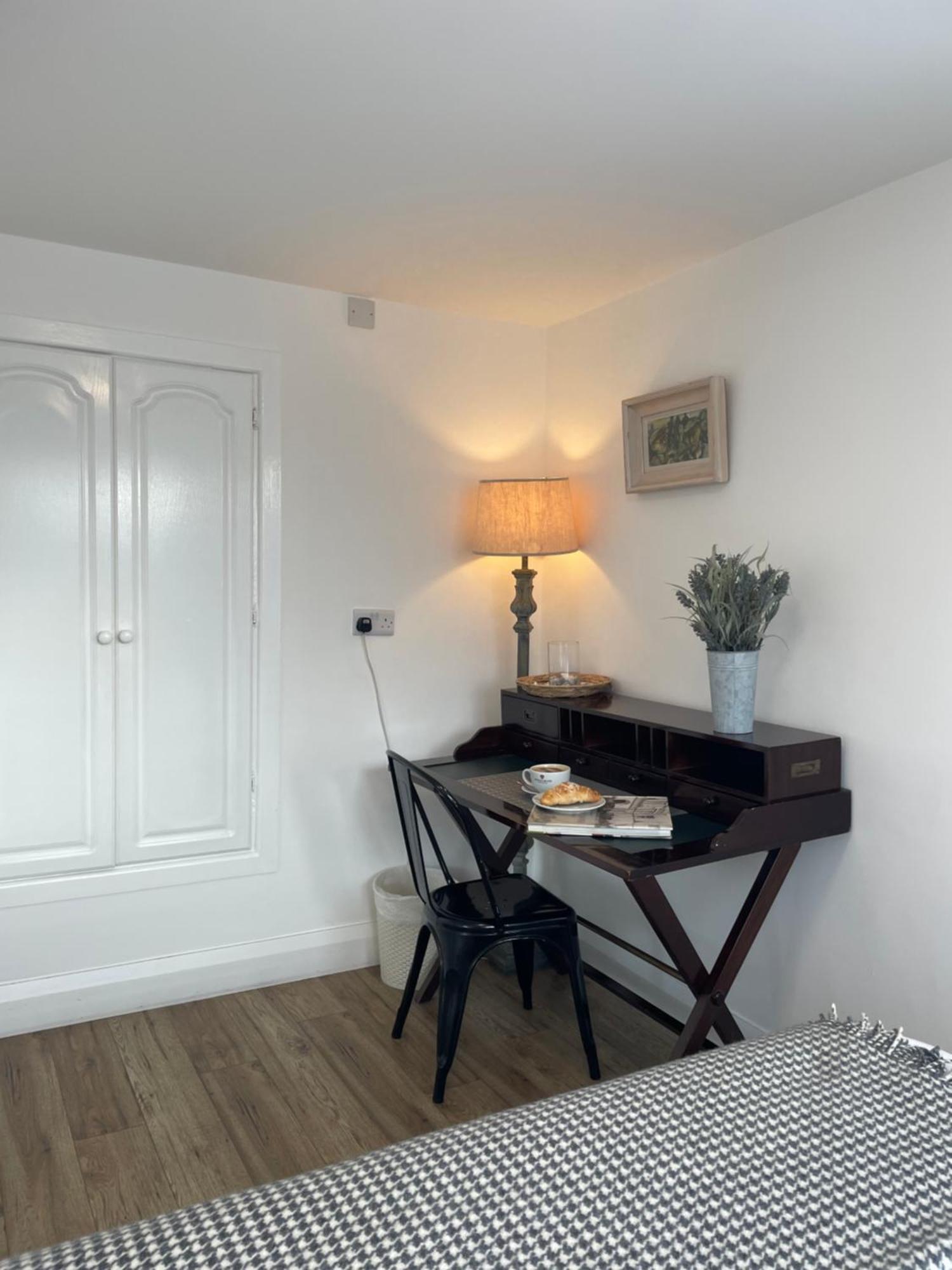 Bed and Breakfast Mocha Newcastle Голуэй Экстерьер фото