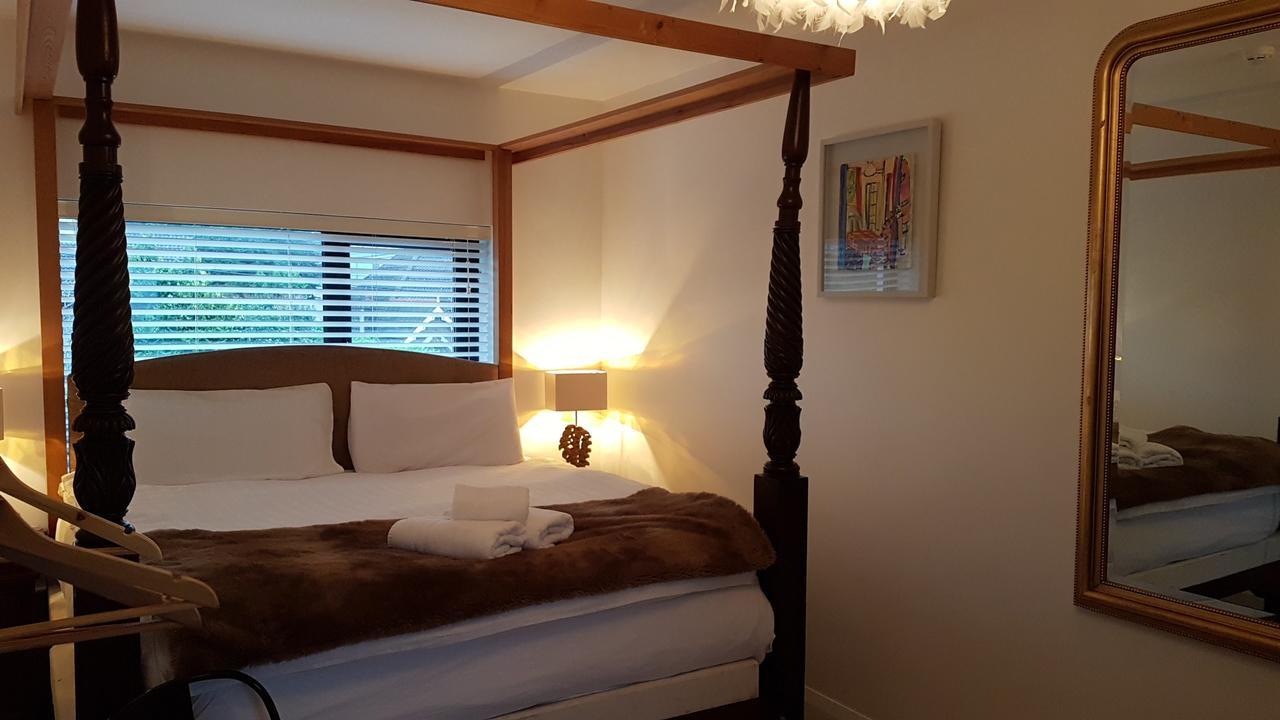 Bed and Breakfast Mocha Newcastle Голуэй Экстерьер фото