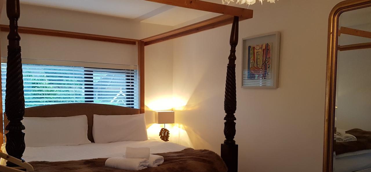 Bed and Breakfast Mocha Newcastle Голуэй Экстерьер фото